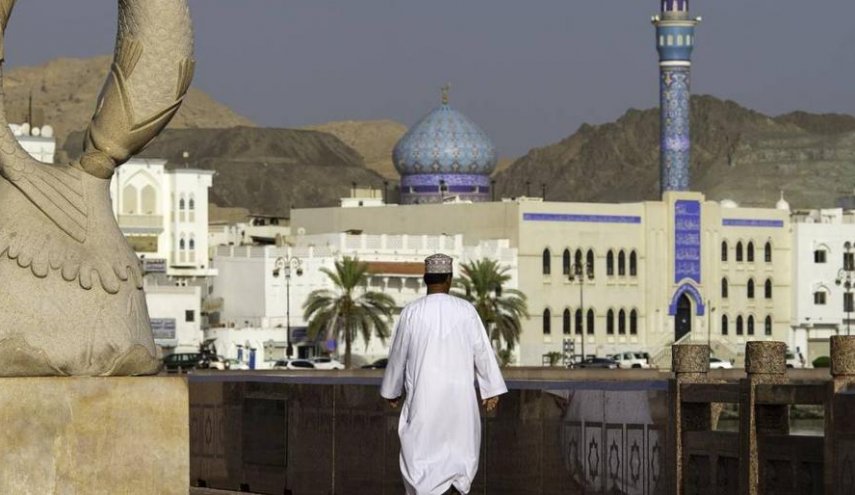 عُمان تقرر رفع الإغلاق الصحي عن مسقط وعودة الموظفين