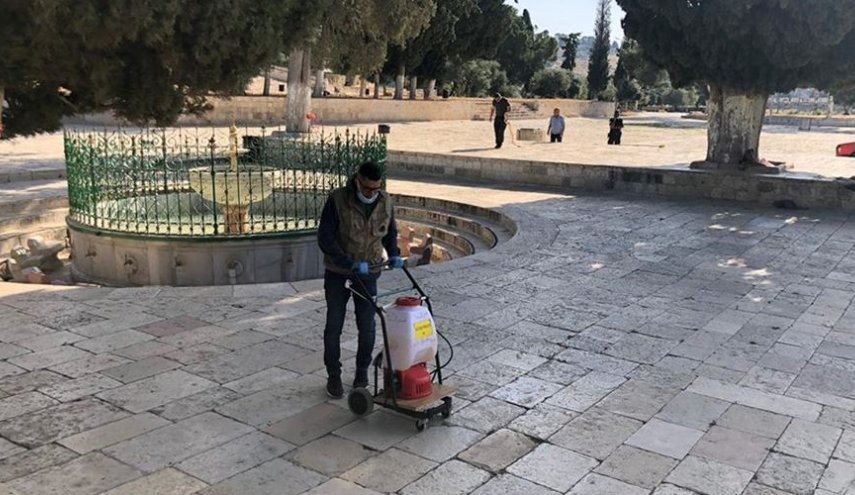 تواصل أعمال التنظيف والتعقيم بالمسجد الأقصى استعدادا لفتحه
