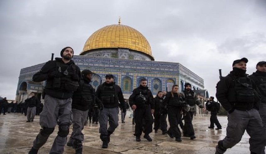 أهالي القدس يرفضون تدخل الاحتلال بالأقصى المبارك