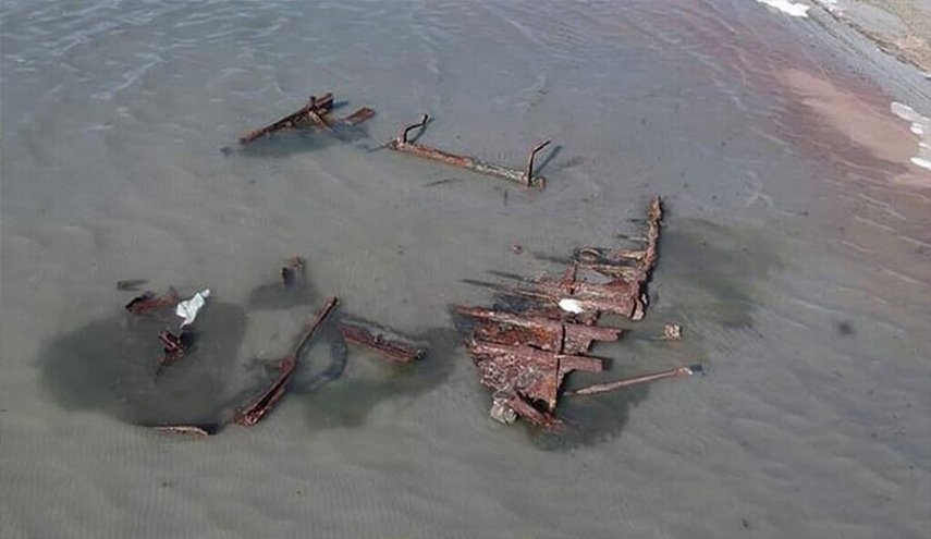 عاصفة رملية تكشف عن حطام سفينة عمرها 120 سنة