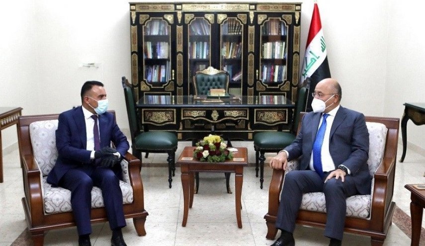 صالح يبحث مع وزير الصحة العراقي سبل مكافحة كورونا