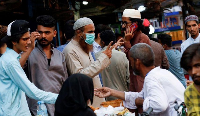 الصحة العالمية توصي باكستان بإعادة فرض الحظر الصحي