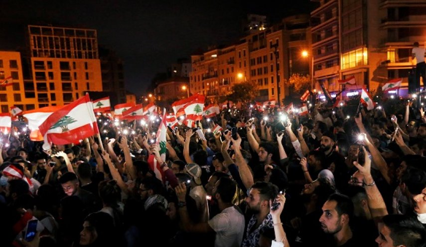 الاحتجاجات تعود إلى الشارع اللبناني من بوابة ارتفاع سعر الدولار