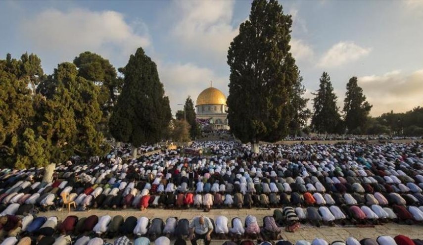 بالصور.. 40 ألف مصل يؤدون صلاة الجمعة في المسجد الأقصى