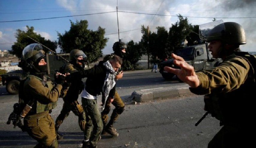 اعتقال 5 مواطنين بينهم طفل من القدس والضفة المحتلتين