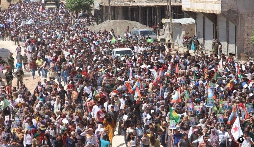 بالصور.. تظاهرات في عين العرب تنديدا بالقصف التركي لقرية حلنج
