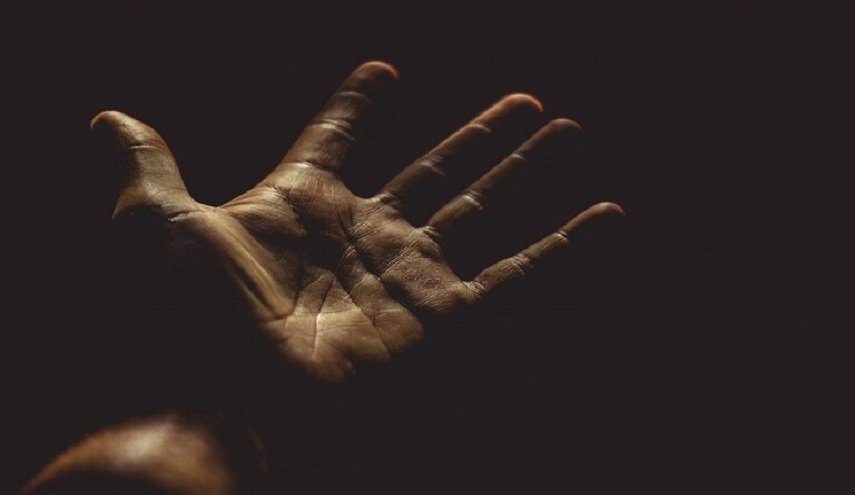 بروفيسور ناج من كورونا يتحدث عن علامة مقلقة كشفها من يديه