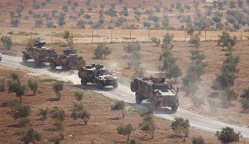 رتل عسكري تركي يضم عدة آليات يدخل الاراضي السورية