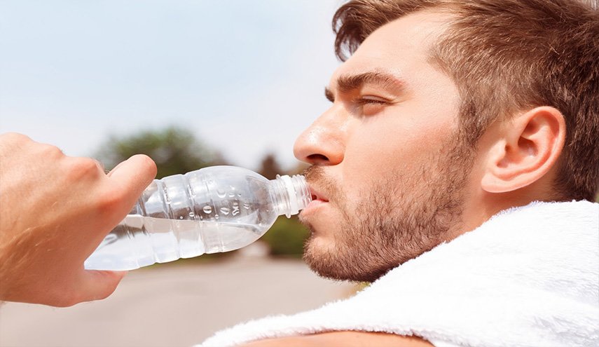 كيف تعرف انك لا تشرب الكمية الكافية من الماء؟