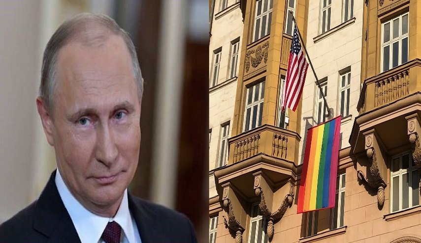 رفع علم المثلية على سفارة واشنطن يثير سخرية بوتين
