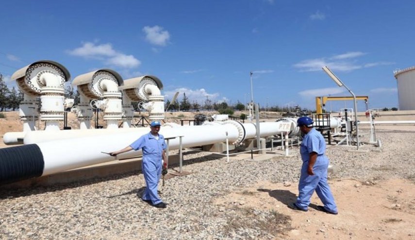 امارات به دنبال اعمال قیمومیت بر نفت لیبی است