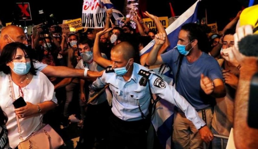 شرطة الإحتلال تعتقل 50 شخصا خلال قمع مظاهرات ضد نتانياهو