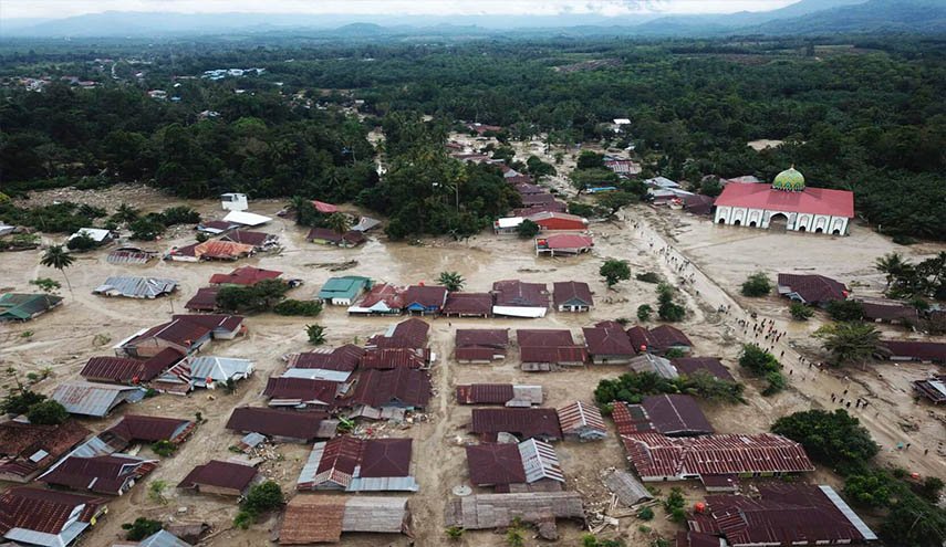 اندونيسيا.. السيول تقتل 30 وتشرد المئات 