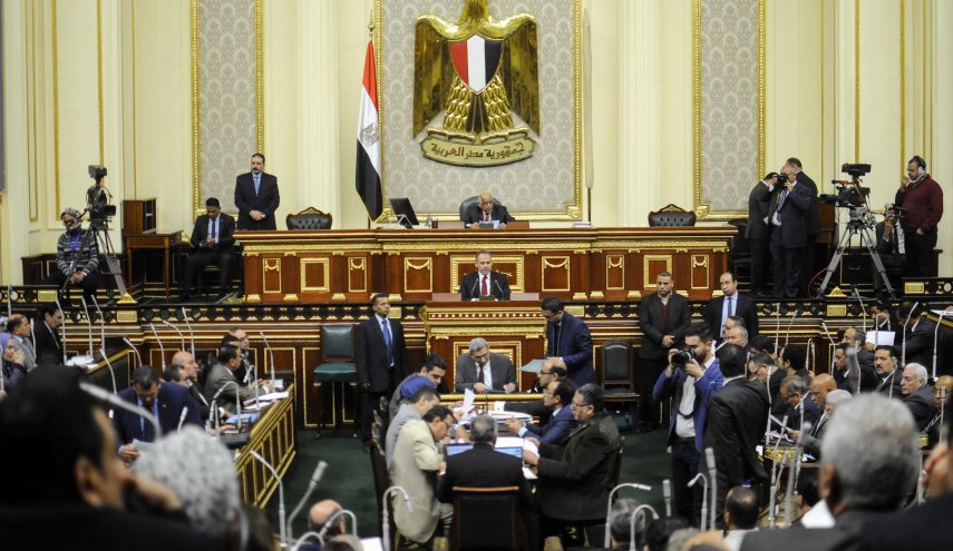 رسميا: البرلمان المصري يفوض السيسي بالتدخل في ليبيا