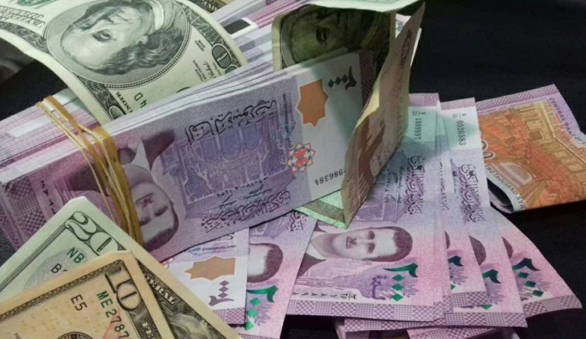تحسن ملحوظ في سعر الليرة السورية مقابل الدولار