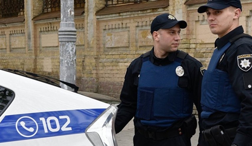 شخص يهدد بتفجير عبوة ناسفة داخل مركز أعمال بكييف+صورة