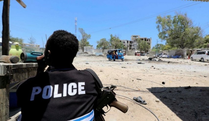 شاهد..هجوم انتحاري في مطعم بالعاصمة الصومالية مقديشو