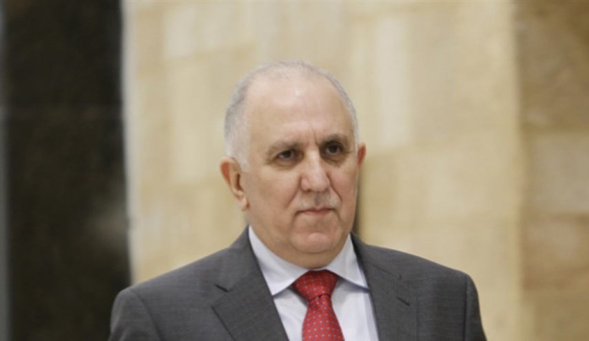 وزير الداخلية اللبناني  يلوّح بالاستقالة