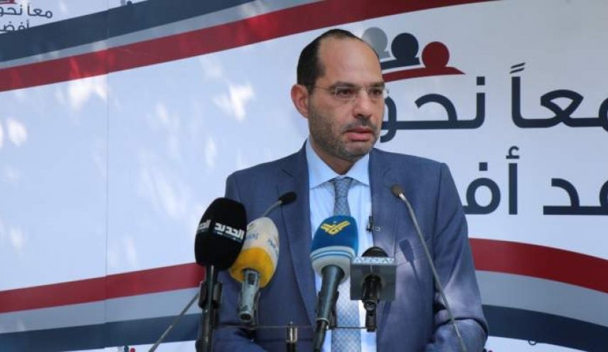 وزير لبناني يستغرب ارسال بوارج حربية الى بلده بدل الوفود الطبية والاغاثية
