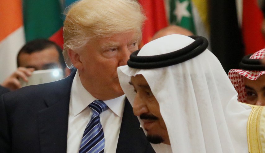 الملك السعودي وولي عهده يبعثان برقية عزاء الى ترامب 