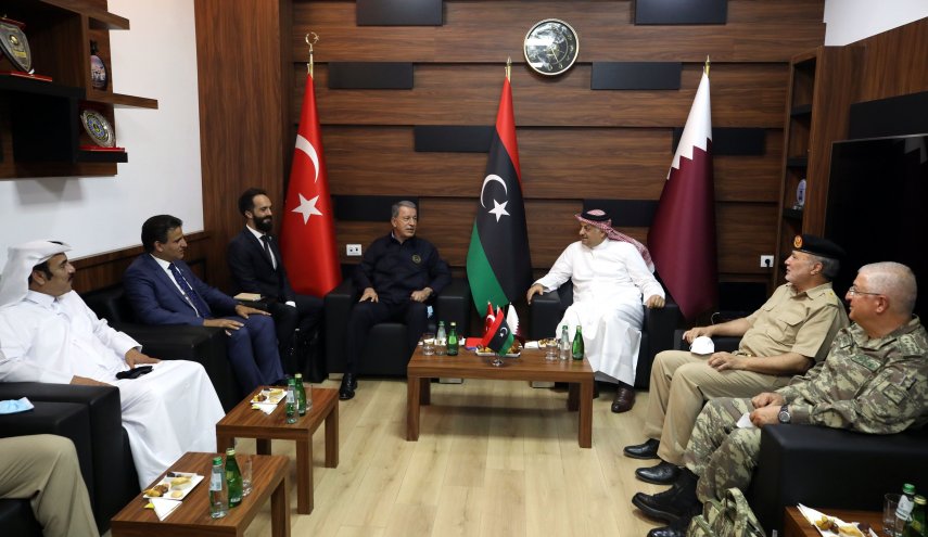 في زيارة مشتركة..وزيرا دفاع تركيا وقطر يصلان الى ليبيا