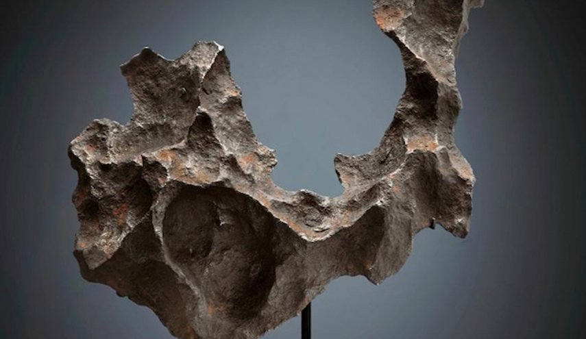 شاهد: بيع أحجار نيزكية عمرها مليارات السنين بأسعار خيالية
