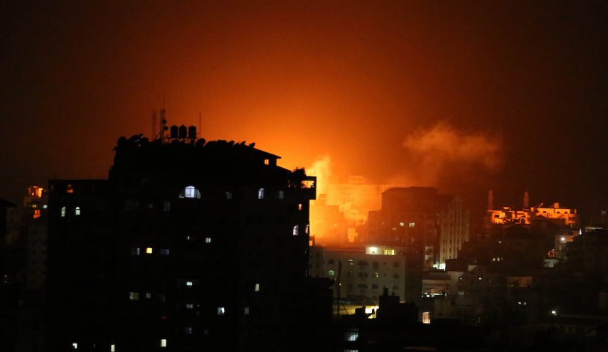 قوات الاحتلال تشن غارات جوية وقصفا مدفعيا على قطاع غزة