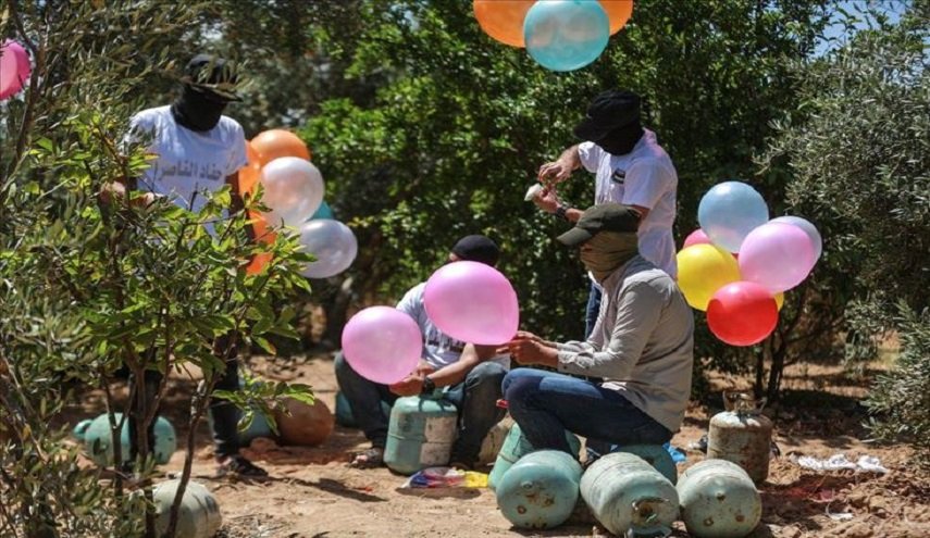 إطلاق بالونات حارقة من غزة باتجاه الاراضي المحتلة 