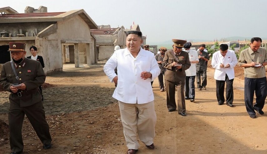 زعيم كوريا الشمالية يتفقد المنطقة المنكوبة بإعصار 
