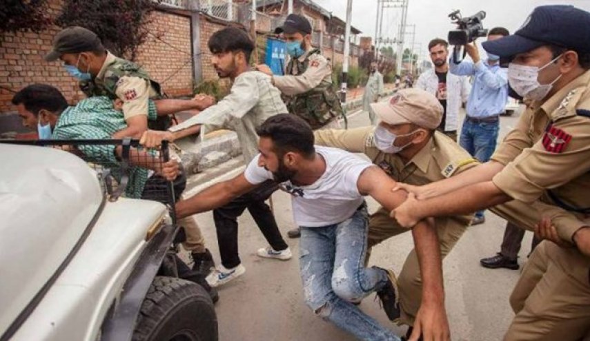 حمله وحشیانه پلیس هند به عزاداران حسینی در کشمیر