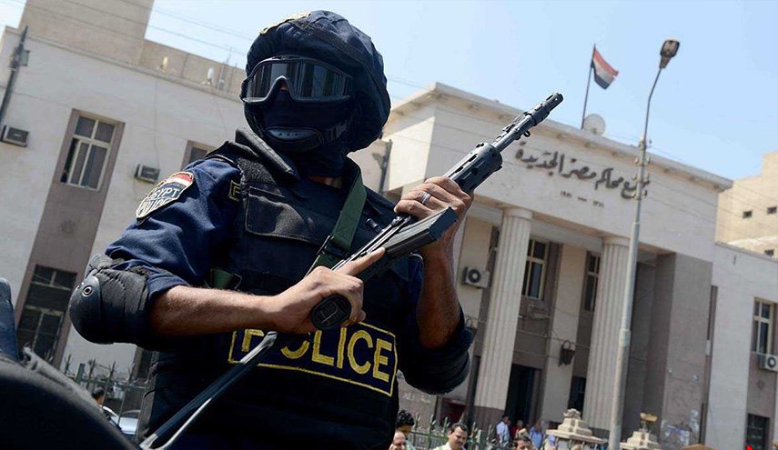 مصر تحكم بالاعدام على 3 سوريين بينهما طبيبين!