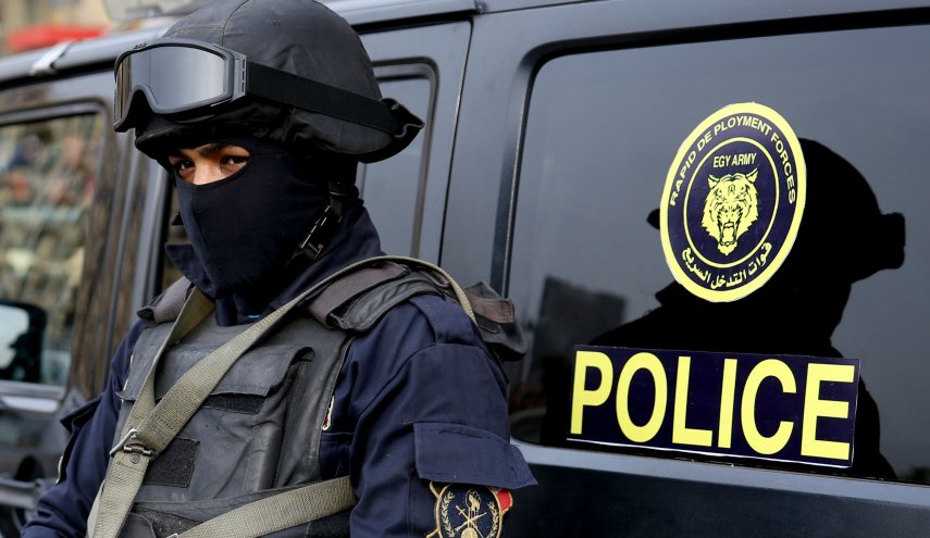 الشرطة المصرية تقتل مواطنين وصفتهما بـ