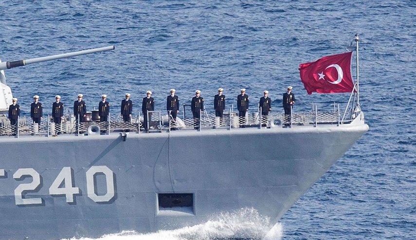 تركيا تتحدى تهديدات أوروبا وتجري مناورات قبالة الساحل القبرصي