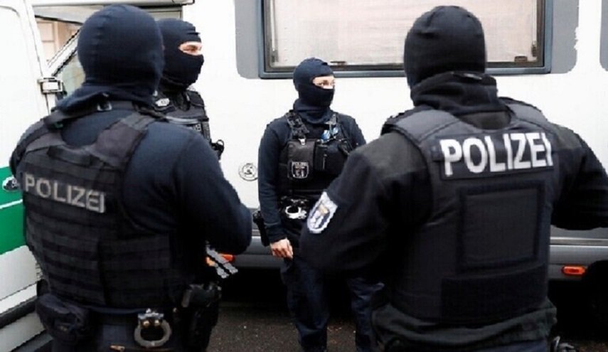 ألمانيا.. الشرطة تبحث عن عسكري يشتبه بتخطيطه لهجوم إرهابي