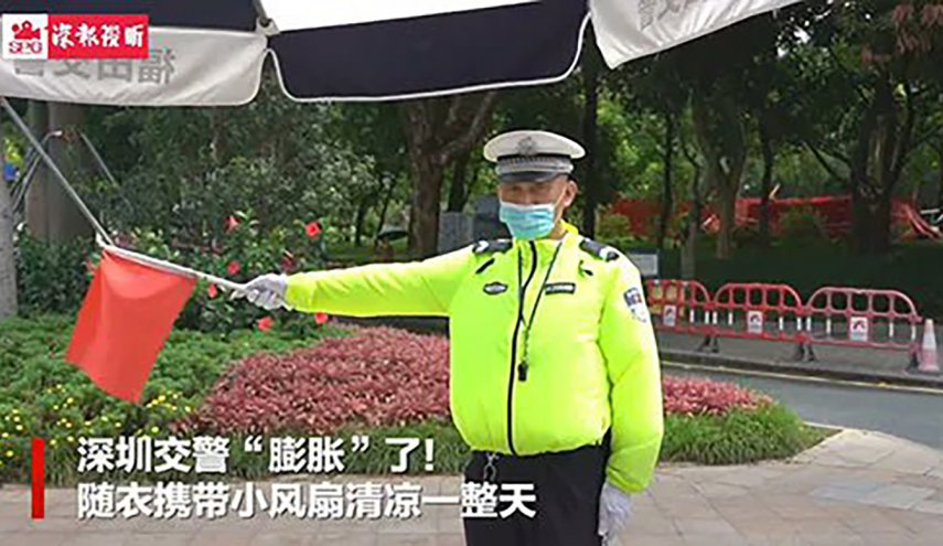 بالصور..زي شرطة بمكيّف في الصين