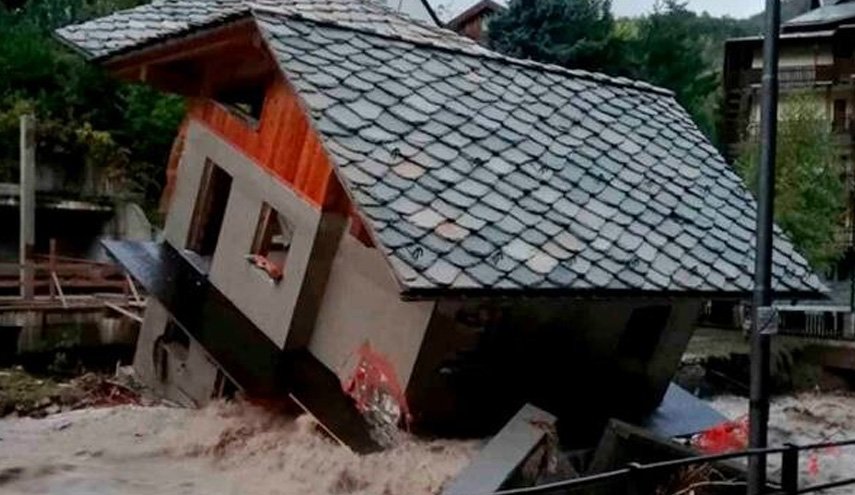 بدترین فاجعه سیلاب در یک قرن گذشته در فرانسه/ طوفان و سیل در فرانسه و ایتالیا ۲ کشته و ۲۵ مفقود برجای گذاشت