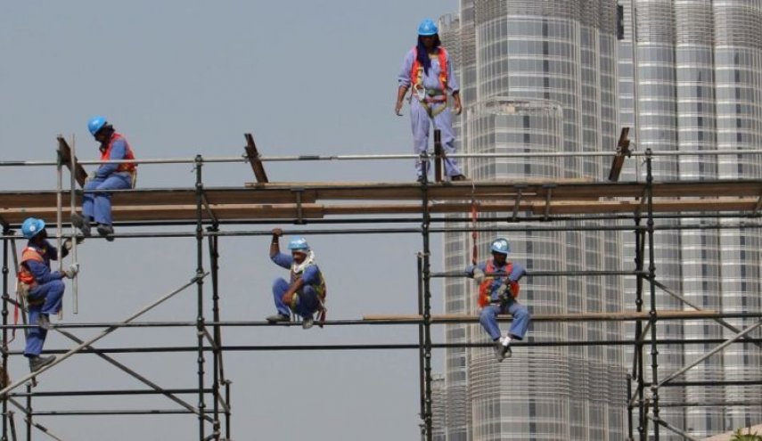 تقرير حقوقي يدين الإمارات بإجراءات تمييزية ضد العمال الوافدين