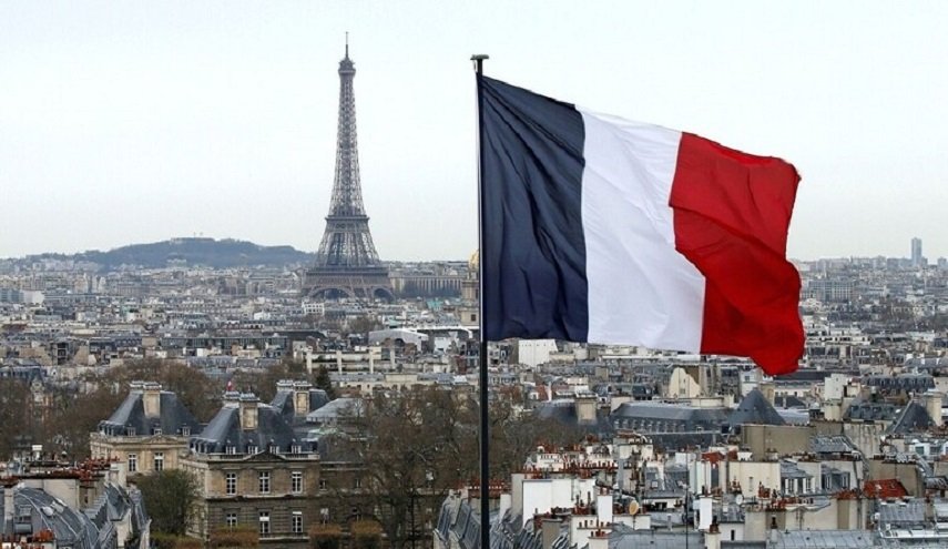 باريس تغلق الحانات للحد من تفشي 