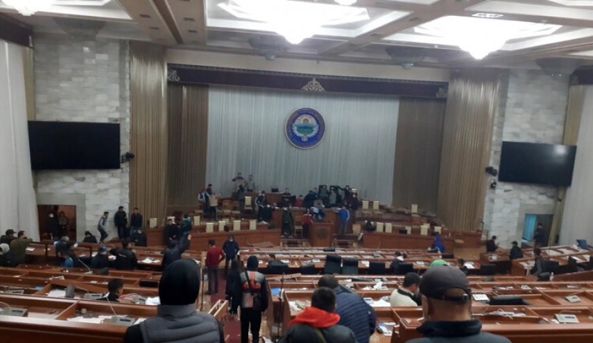المعارضة القرغيزية تعلن سيطرتها على مقاليد الحكم