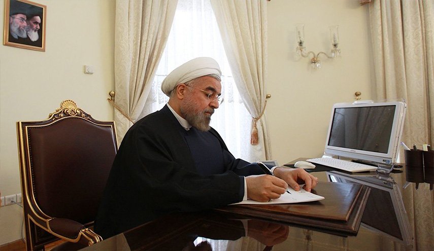 روحاني يهنئ نظيره الطاجيكي باعادة انتخابه رئيسا للبلاد