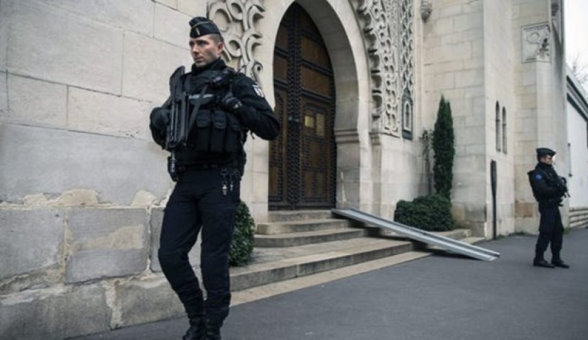 ادامه اقدامات اسلام‌ستیزانه در فرانسه؛ یک مسجد در حومه پاریس تعطیل شد