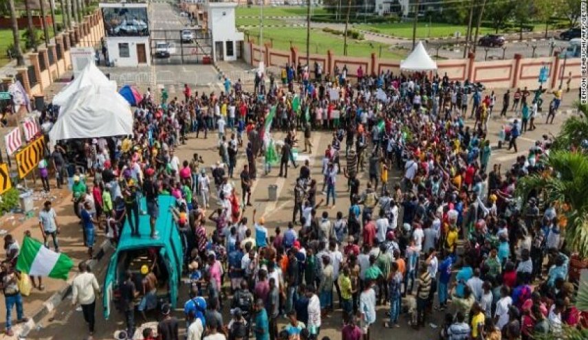 شلیک پلیس نیجریه به سوی مردم معترض