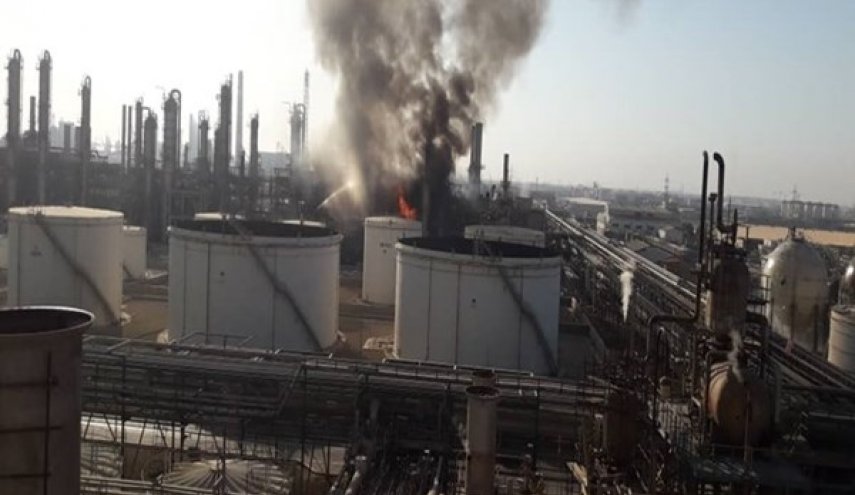 إخماد حريق في بتروكيمياويات ميناء الامام الخميني (رض) جنوب ايران
