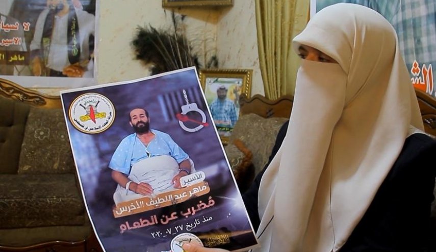 عائلة الأسير الفلسطيني الأخرس تعلن إضرابها عن الطعام