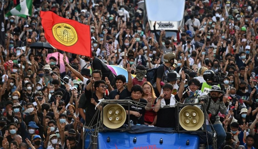 المحتجون في تايلاند يدعون إلى التصعيد 