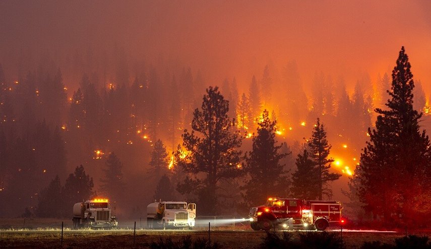 أوامر بإجلاء 60 ألفا في جنوب كاليفورنيا بسبب حريق غابات