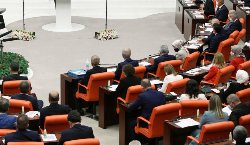 پارلمان ترکیه: اظهارات ماکرون می تواند درگیری عمیقی بین پیروان ادیان مختلف ایجاد کند