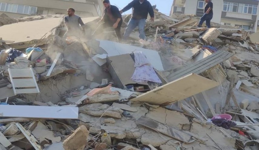 زلزله ازمیر ترکیه تاکنون ۶ کشته و ۲۰۲ زخمی برجای گذاشته است
