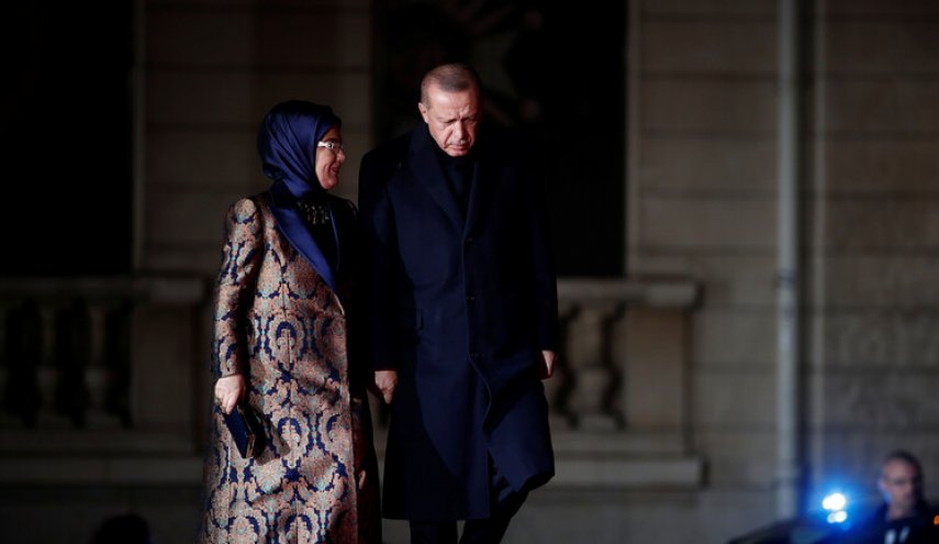 زعيم معارضة تركيا ينتقد أردوغان: أحرق حقيبة زوجتك الفرنسية! 