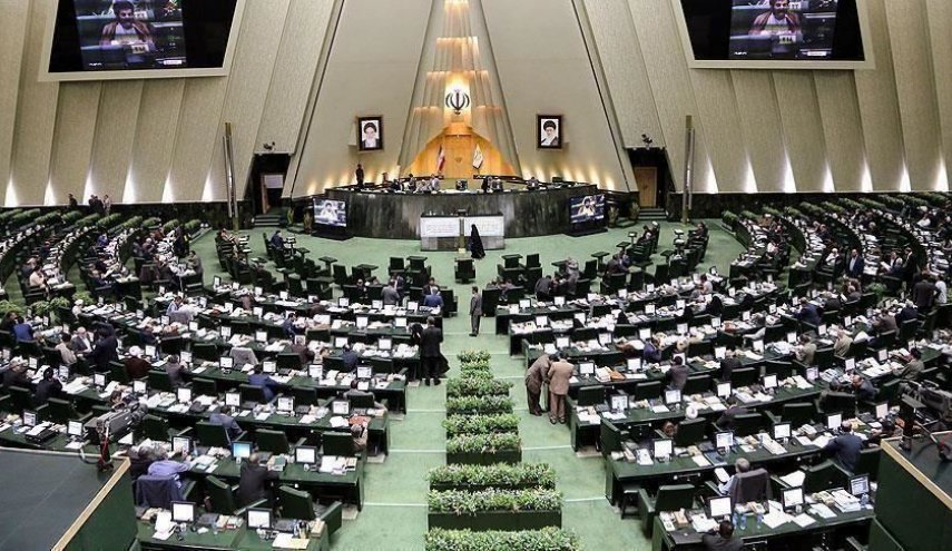 نواب البرلمان الايراني يطالبون فرنسا بالاعتذار من الشعوب المسلمة


